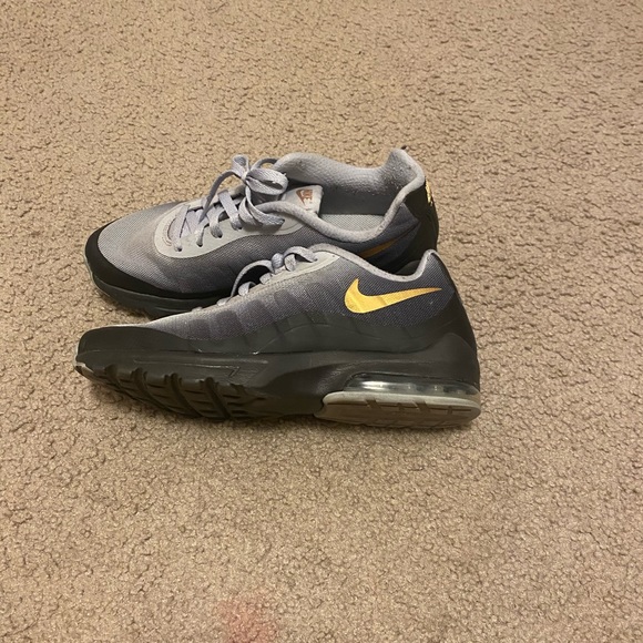 nike air max invigor print women's sneakers
